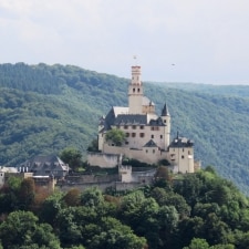 Rheinsteig-Day-8_castle-marburg-braubach